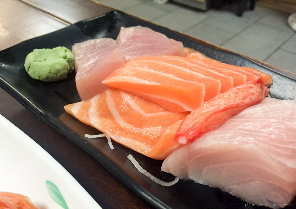 日本料理, 西門町三味食堂, 握壽司, 鮭魚握壽司, 生魚片, 平價日式料理, 西門美食, 台北美食
