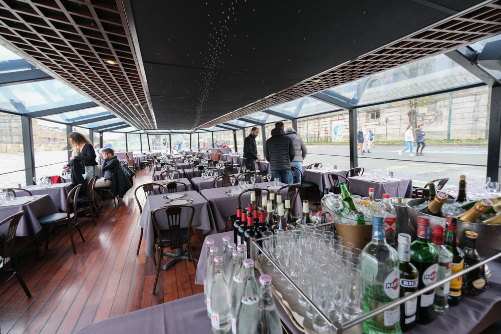 巴黎塞納河遊船》品嚐浪漫法式午餐，以不同的角度欣賞巴黎之美！