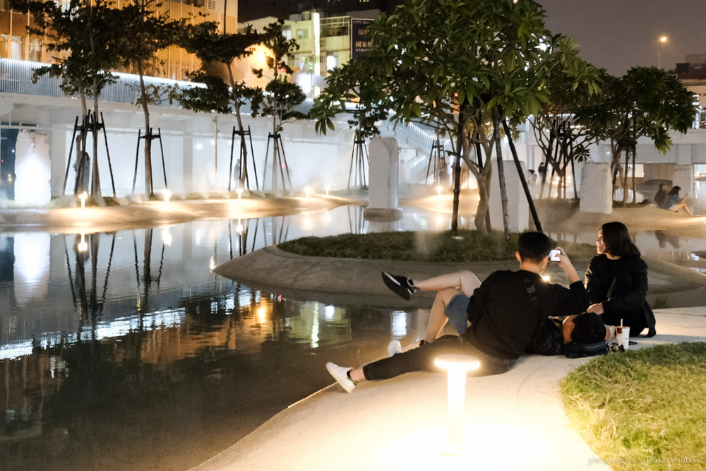 河樂廣場 The Spring，台南白天的人氣親水公園，晚上的浪漫約會勝地。
