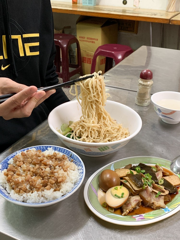 牛伯麵店, 成大美食, 育樂街美食, 台南東區美食, 台南麵店, 成大麵店, 成大麻醬麵