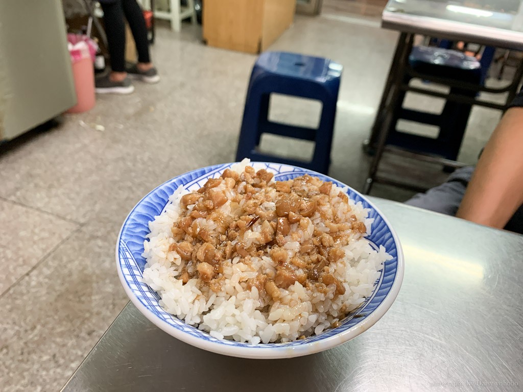 牛伯麵店肉燥飯, 成大美食, 育樂街美食, 台南東區美食, 台南麵店, 成大麵店, 成大麻醬麵