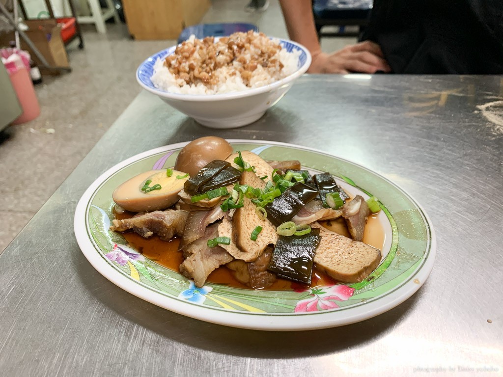 牛伯麵店肉燥飯, 成大美食, 育樂街美食, 台南東區美食, 台南麵店, 成大麵店, 成大麻醬麵