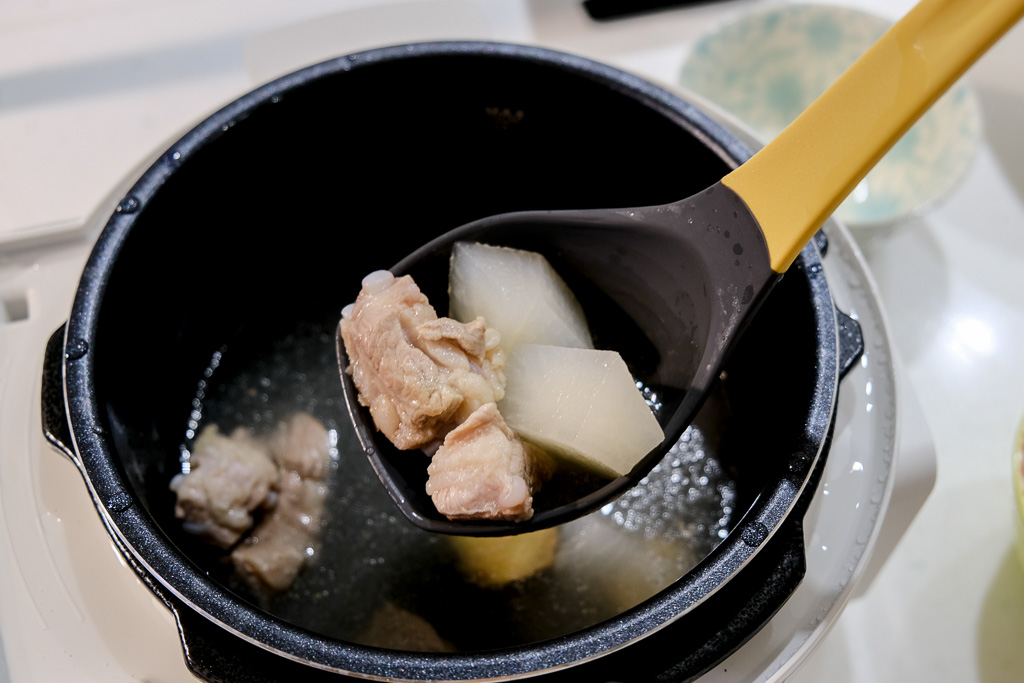 IRIS電子壓力鍋食譜, 萬用鍋蘿蔔排骨湯, 萬用鍋燉湯, 豬軟骨蘿蔔湯