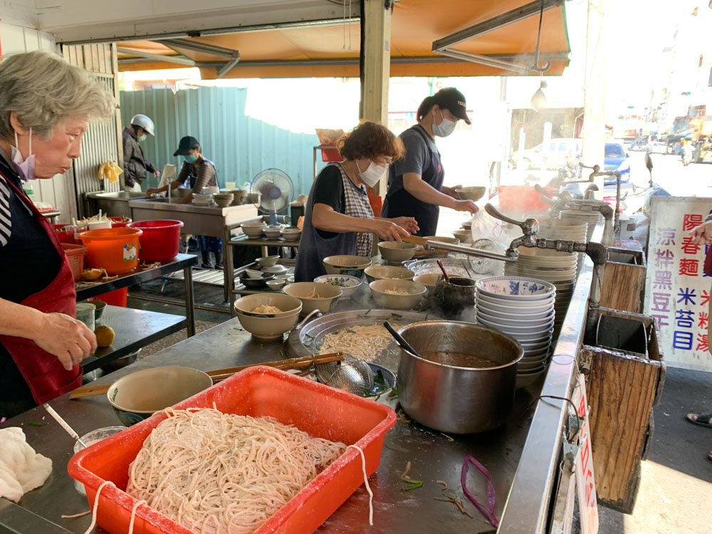 空軍市場涼拌黑豆干陽春麵, 嘉義麵店, 嘉義和平路美食, 嘉義美食, 嘉義陽春麵, 嘉義眷村麵店