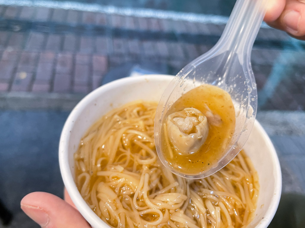 阿宗麵線, 西門町美食, 觀光客美食, 台北麵線, 西門町老店, 阿宗麵線歷史, 站著吃麵線