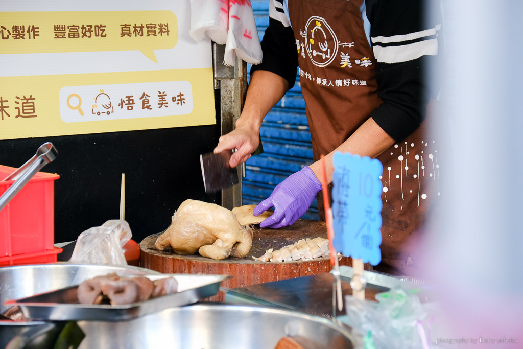 嘉義竹崎市場「悟食美味」飄香40年的蔗香燻雞、鹹水雞，鹹甜香鴨米血特好吃！