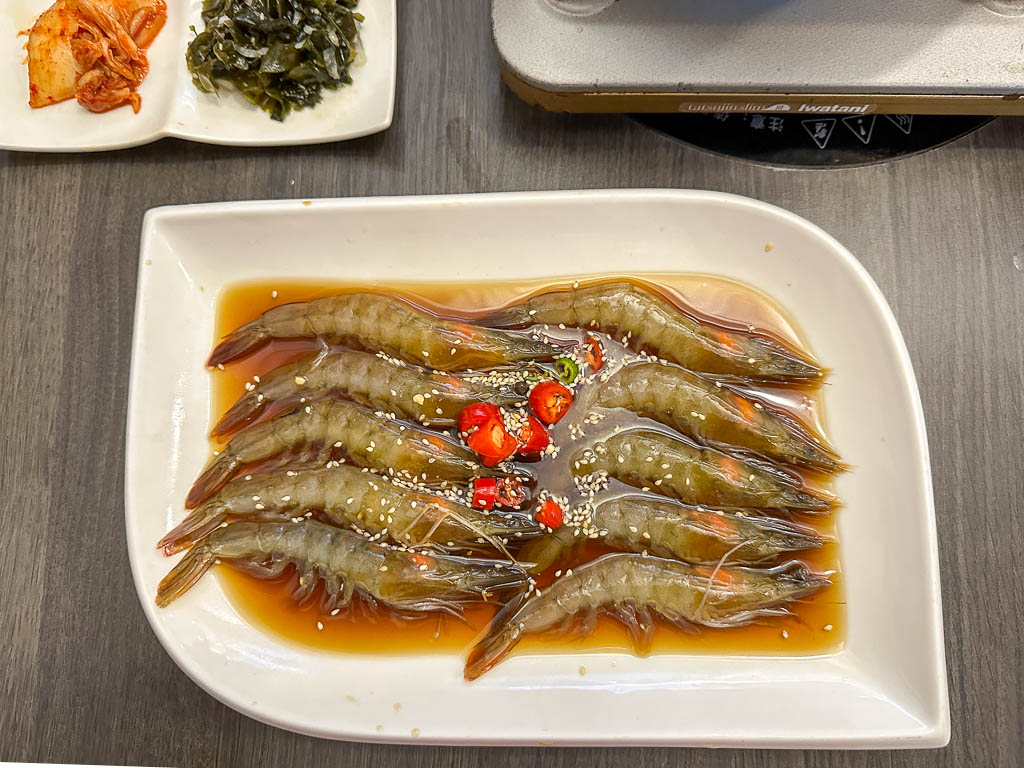 蝦拼鍋 醬蟹屋｜台中逢甲櫻花捷運站美食，台灣第一家醬油螃蟹、蝦，生食級海鮮韓式料理