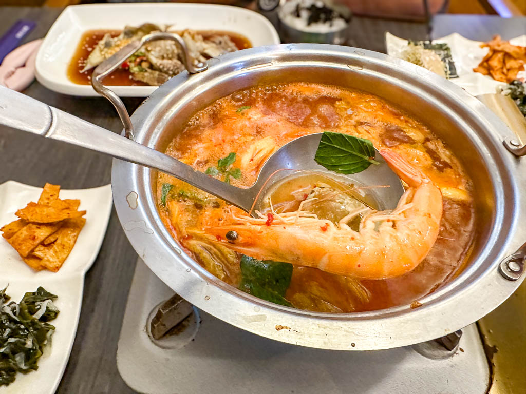 蝦拼鍋 醬蟹屋｜台中逢甲櫻花捷運站美食，台灣第一家醬油螃蟹、蝦，生食級海鮮韓式料理