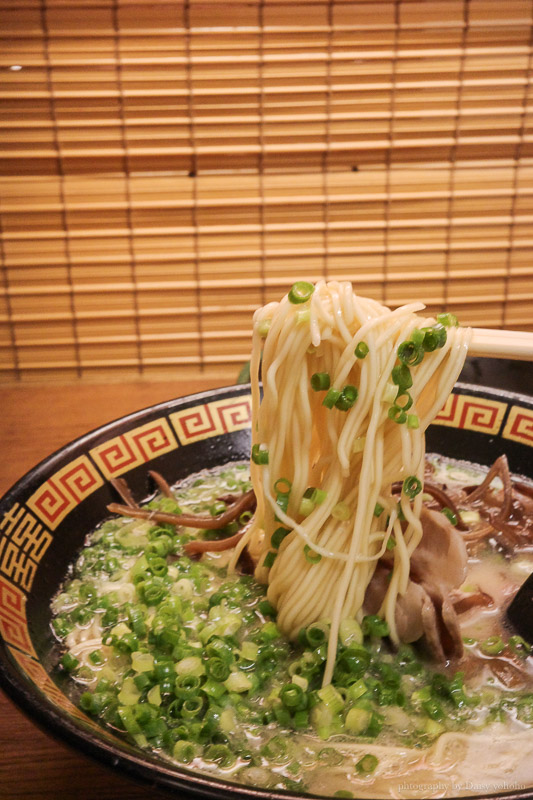 沖繩一蘭拉麵｜一碗980日圓，宵夜場也吃得到！且那霸國際通店不太需要排隊，比在臺灣吃舒服！