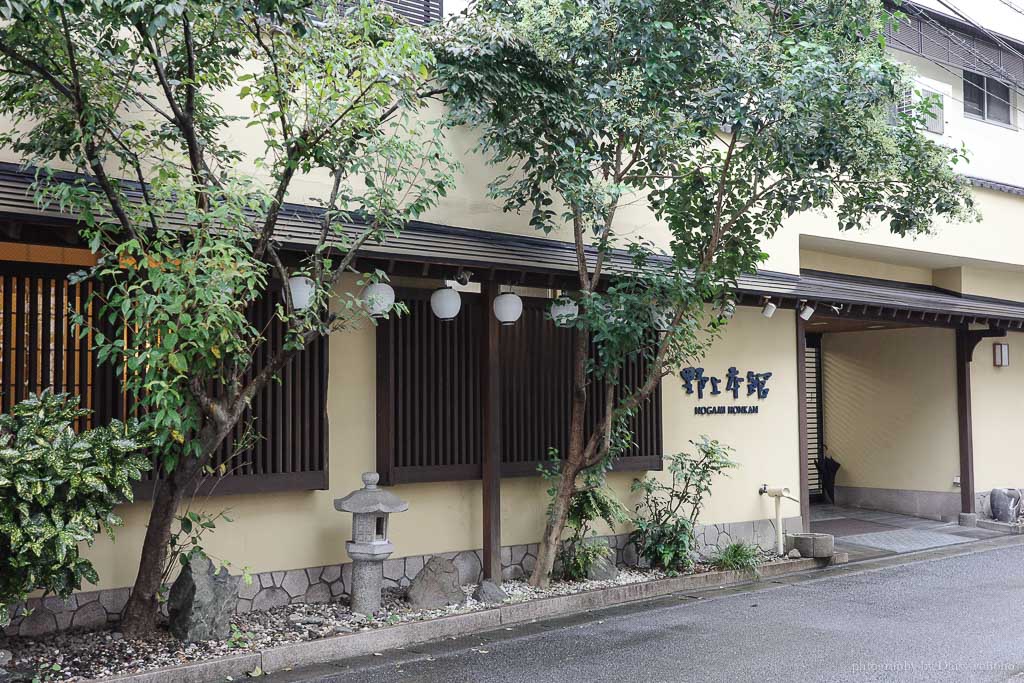 大分別府住宿推薦「野上本館」有年代感的榻榻米房（含衛浴），附大眾池澡堂，有停車場