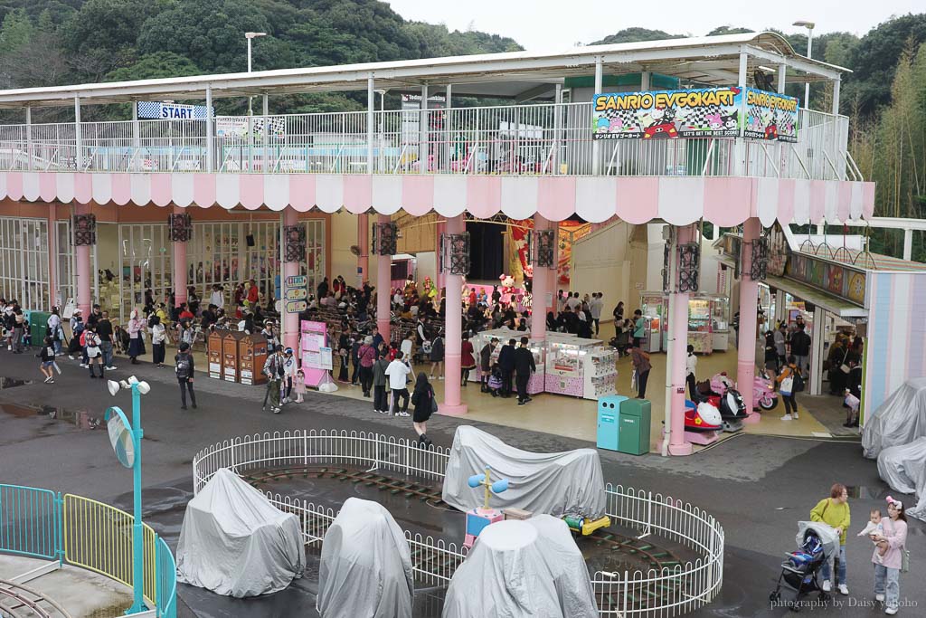 九州三麗鷗和諧樂園，跟 Hello Kitty 交換禮物！小小孩的遊樂園，卡通人物遊行超可愛！